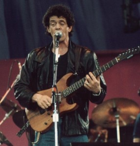Lou Reed på scenen. (Foto: Wikimedia Commons/Steven Toole)
