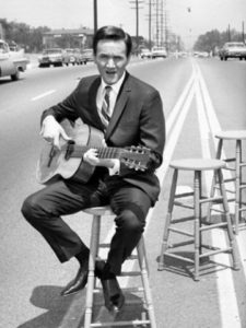 Roger Miller ble konge med "King of the Road". Men da låten forsvant ut fra listene, måtte han abdisere. (Foto: All Music)