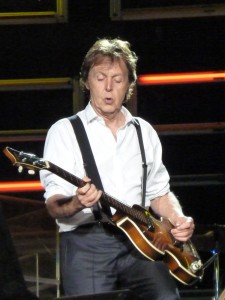 Paul McCartney sjarmerte og imponerte på Roskilde-festivalen. (Foto: Wikimedia Commons)