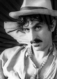 Dagens rock er kjedelig, fastslo Frank Zappa i 1988. (Foto: www.zappa.com)