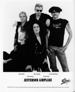 Etter 17 år har Jefferson Airplane i høst gjort comeback. (Bak fra venstre: Marty Balin, Jack Casady, Jorma Kaukonen. Foran: Paul Kanter og Grace Slick) (Foto: Epic Records) 
